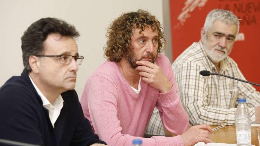 Por la izquierda, Manuel Riestra, Guti Rodríguez y Óscar Flórez, durante el debate.