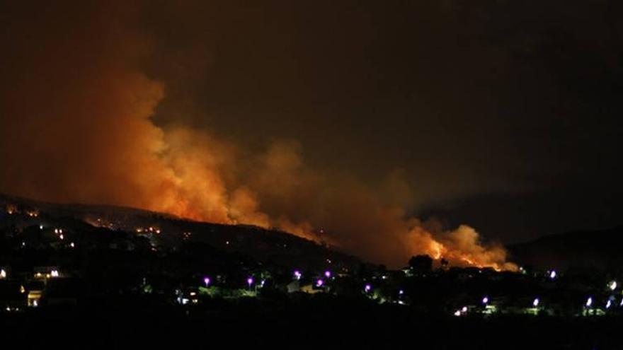 Continúa activo el incendio de la Serra de Tramuntana