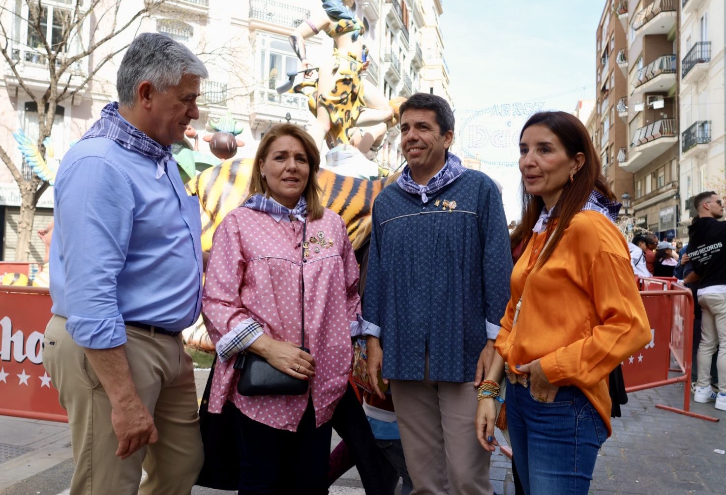 Manzanares arropado por aficionados de Alicante en la Feria de Fallas