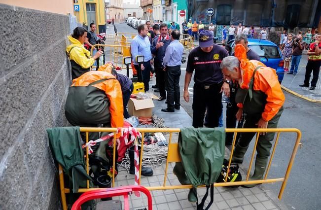 Efectivos de los Bomberos de Las Palmas de Gran ...