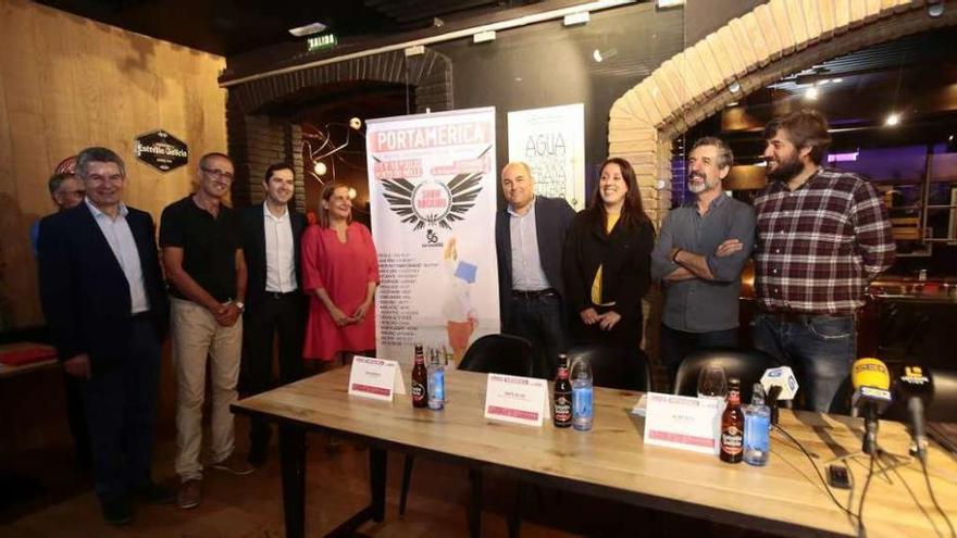 De izq. a dcha., Santos Héctor, Juán González, Jacobo Sutil, Carmela Silva, Quim Martínez, Cecilia Babarro, Pepe Solla y Carlos Rodríguez en la presentación del festival PortAmérica. // Adrián Irago