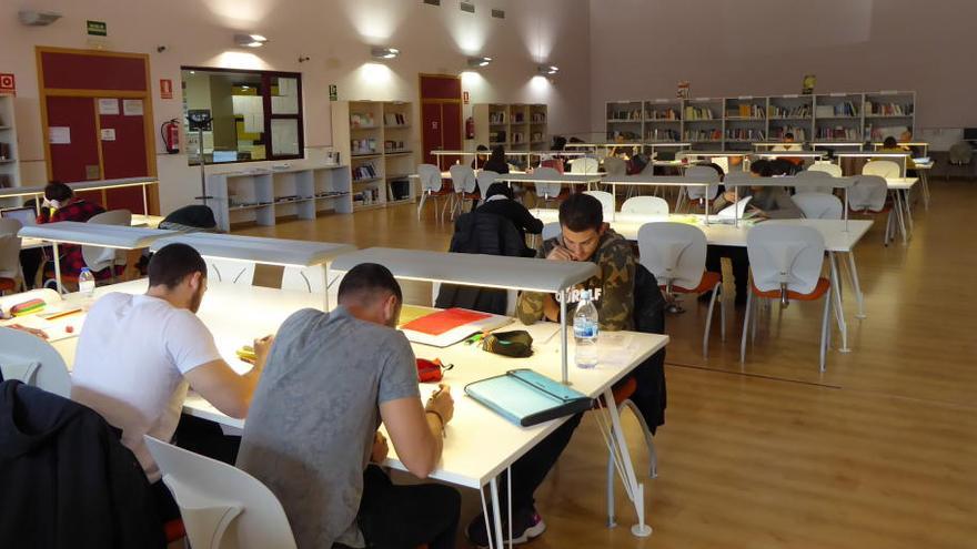 Más de 3.700 estudiantes pasan en un mes por la biblioteca de La Nucía