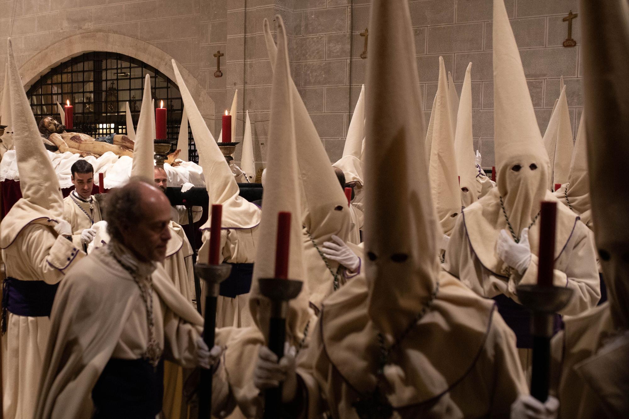 GALERIA | La procesión de Jesús Yacente en imágenes