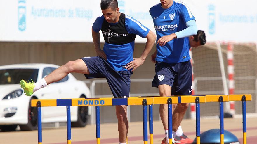 Michael Santos y Diego Llorente, durante un entrenamiento en el Estadio de Atletismo.