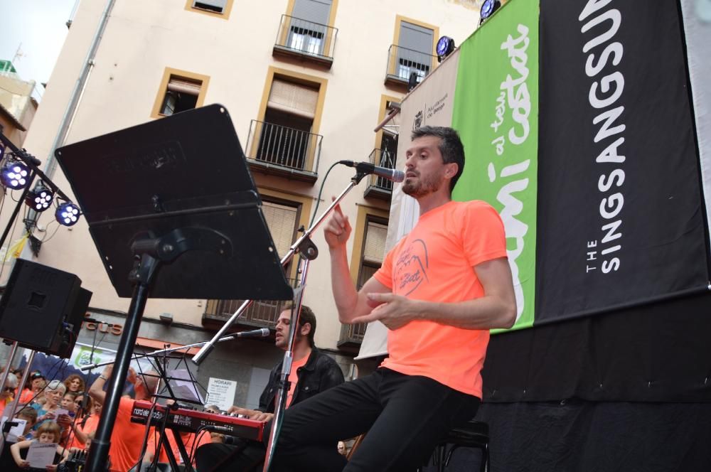 1.700 veus fan bategar la plaça de Sant Pere