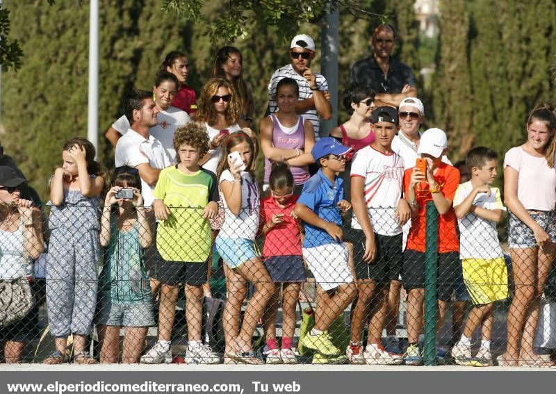 GALERÍA DE FOTOS- Bautista desata la locura peloteando con Ferrer en La Coma