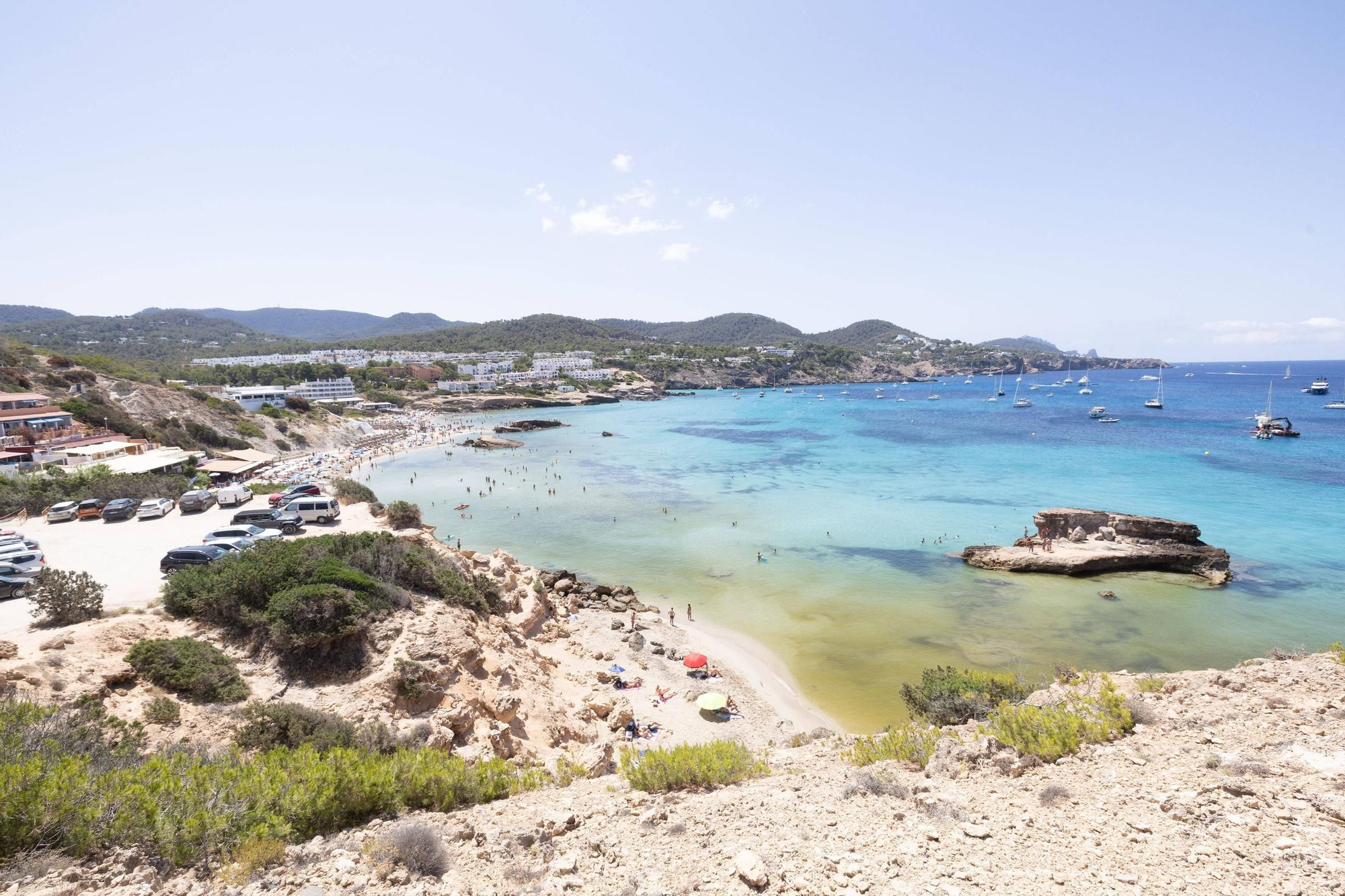 Aquí están todas las fotos de la instalación de bombas para evitar manchas de microalgas en Cala Tarida
