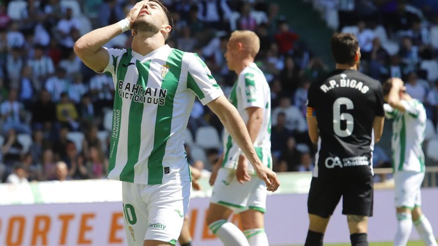 El Córdoba CF no logra despegar y cede ante el Elche en El Arcángel