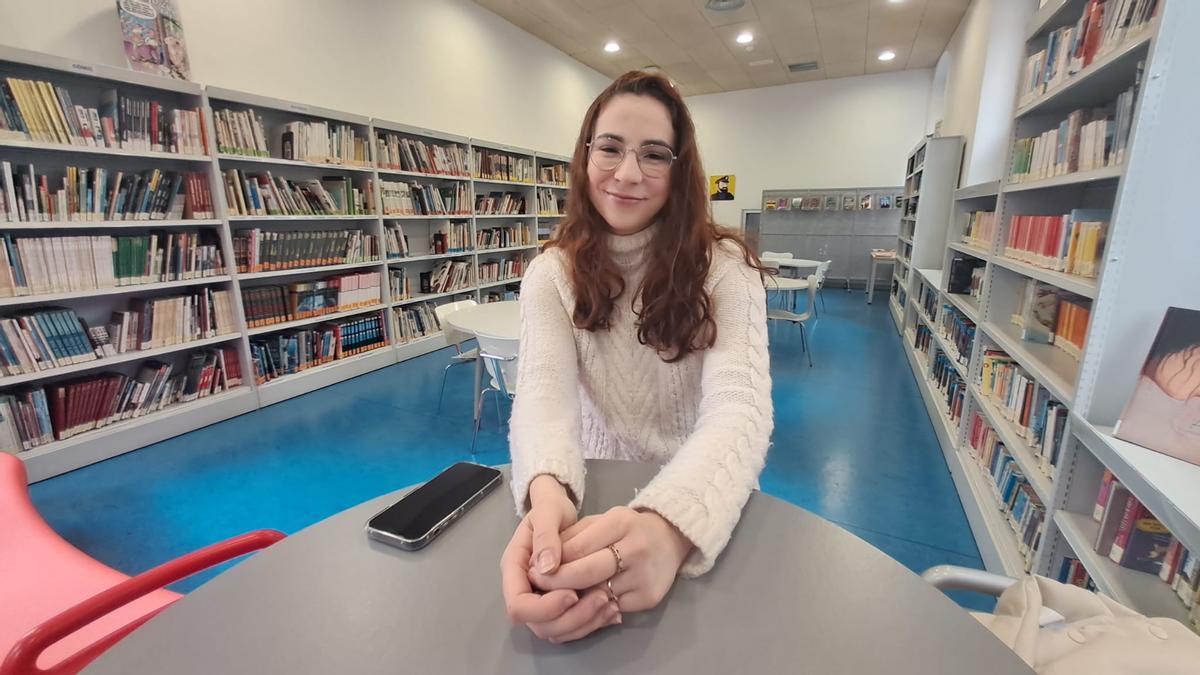 Inma Álvarez, en la Biblioteca de Mieres.