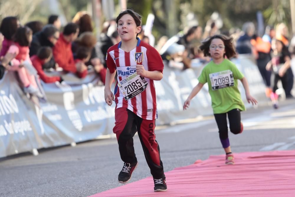 Más de dos mil deportistas corrieron esta mañana en la prueba que discurría por el centro de la ciudad del Louro