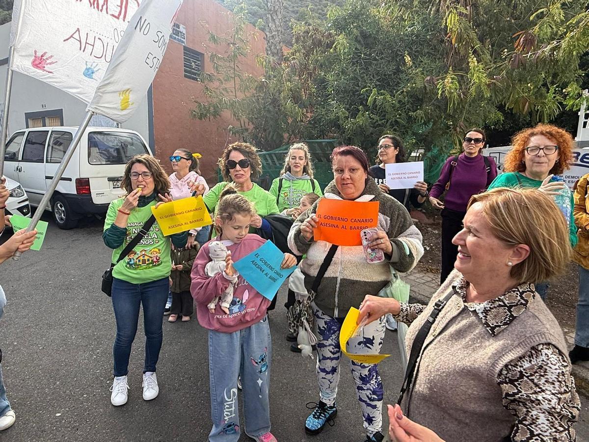 Protesta por el cierre de la Escuela Infantil Las Folías.