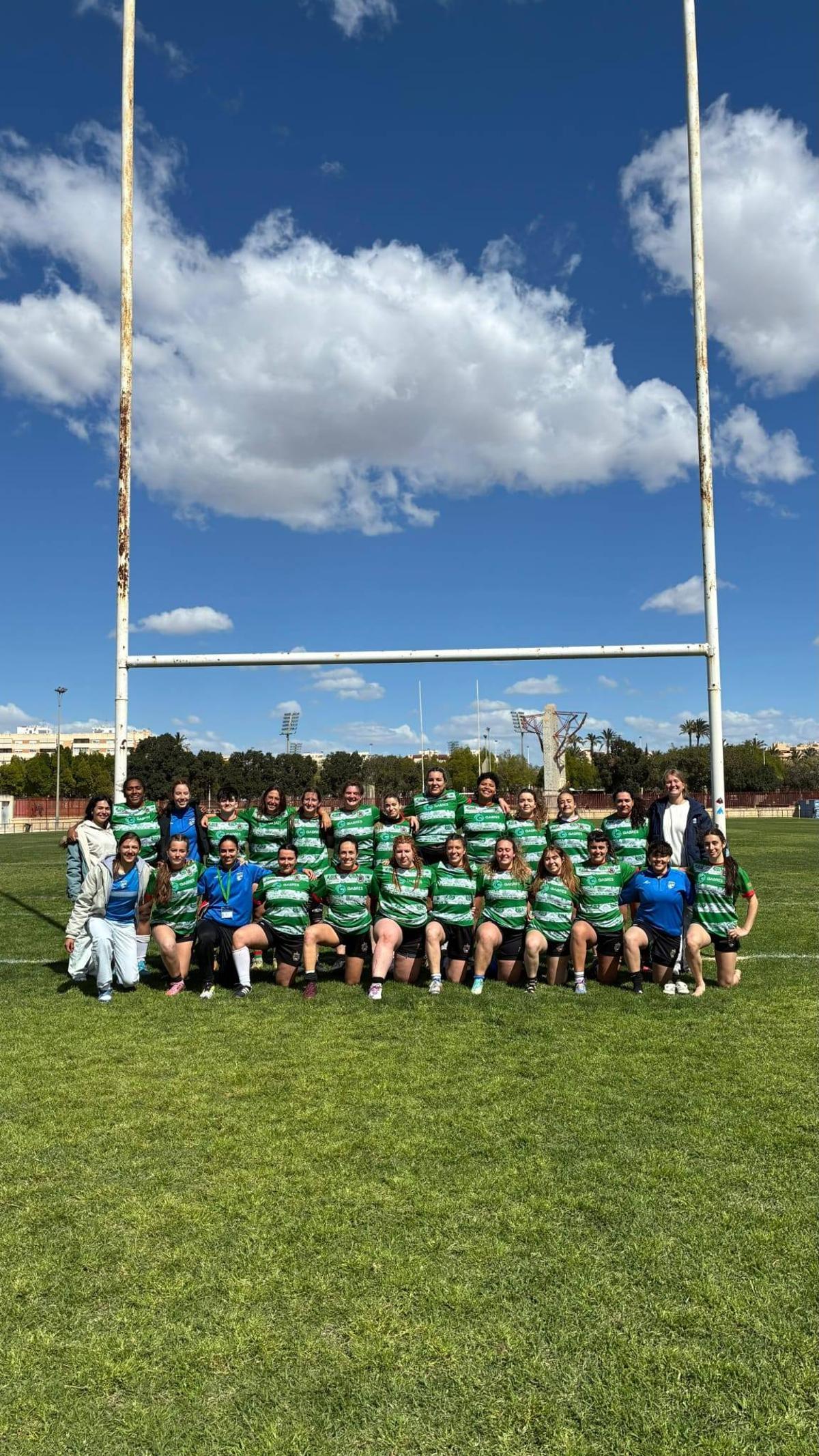 Las jugadoras del Akra Bárbara-Elche Rugby Unión, tras consumar su pase a la final.
