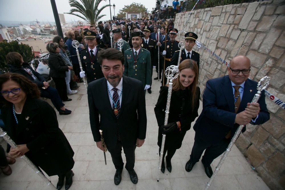 Miles de personas sienten la Semana Santa de cerca en el espectacular descenso por el Casco Antiguo