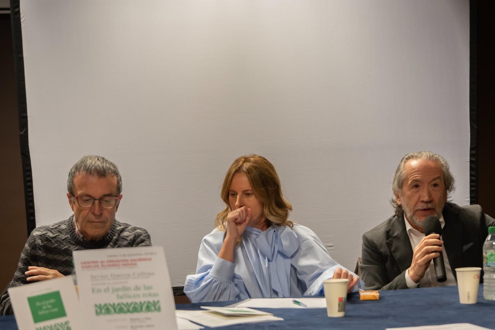 Javier Cellino presentó en La Felguera su nuevo y premiado poemario, "El jardín de las hélices rotas"