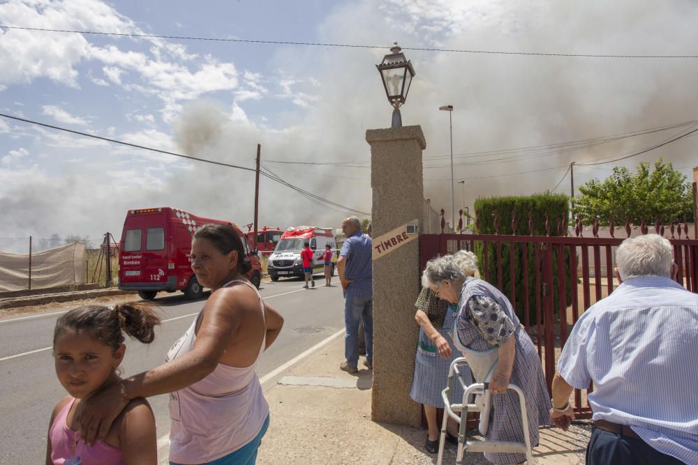 Incendio junto al cementerio de Castelló