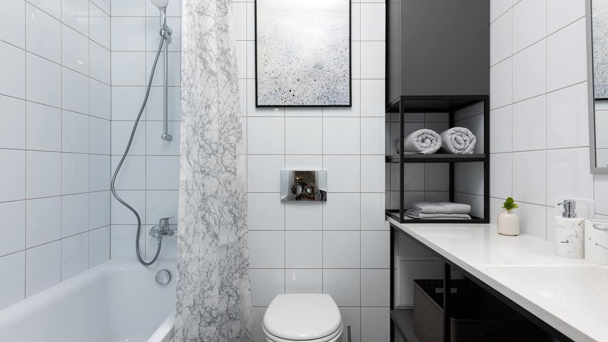 Humedades: Así es como puedes eliminar la suciedad y el moho de tu baño de  manera sencilla