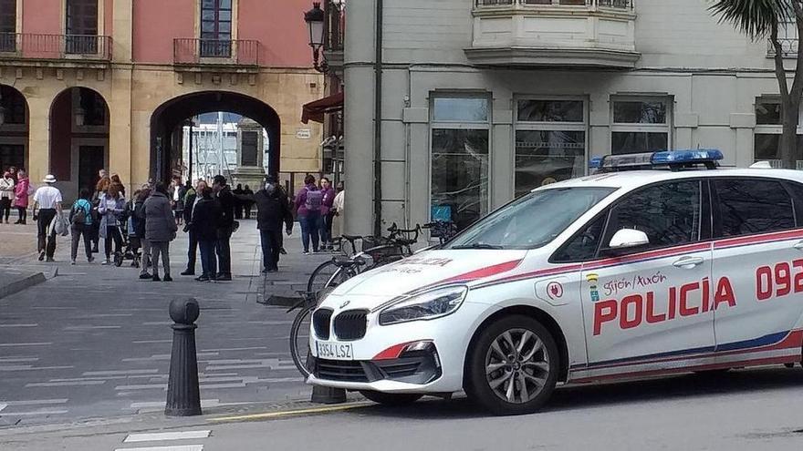 Herido un peatón en Carlos Marx, en Gijón, tras cruzar en verde un paso de cebra