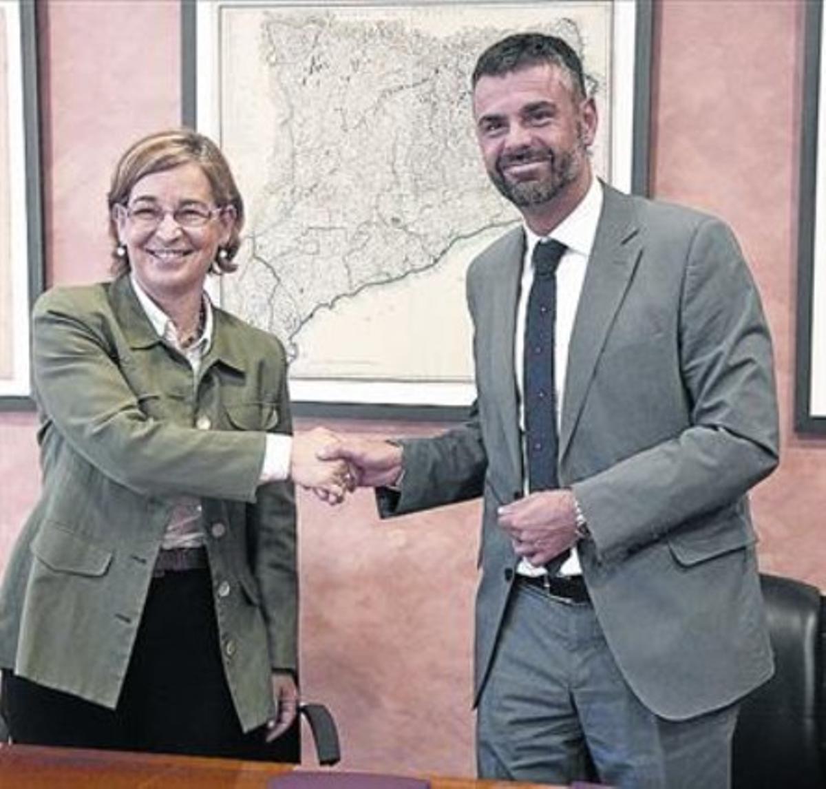Belén Romana i Santi Vila, després de firmar el conveni, ahir. Belén Romana i Santi Vila, després de firmar el conveni, ahir.