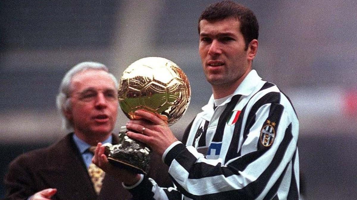 Zidane con el Balón de Oro