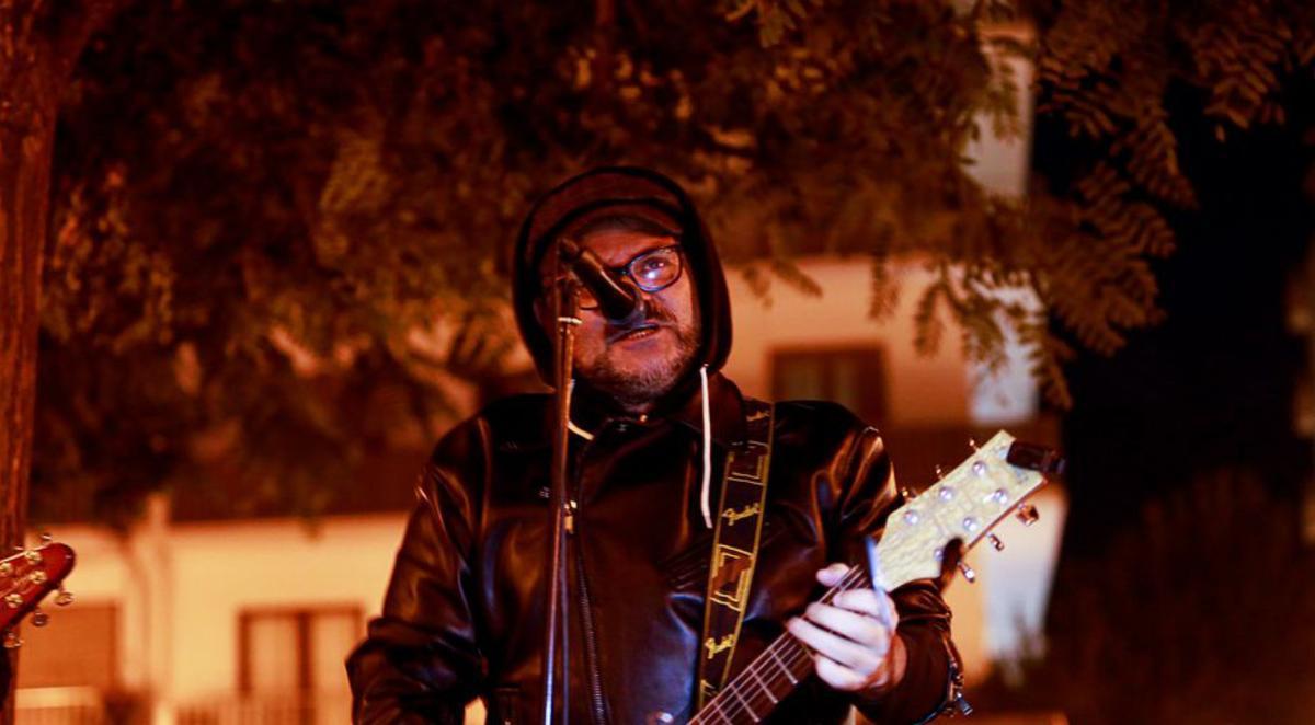 Jordi Mayans en el concierto que ofreció junto a Mario Hosh. |