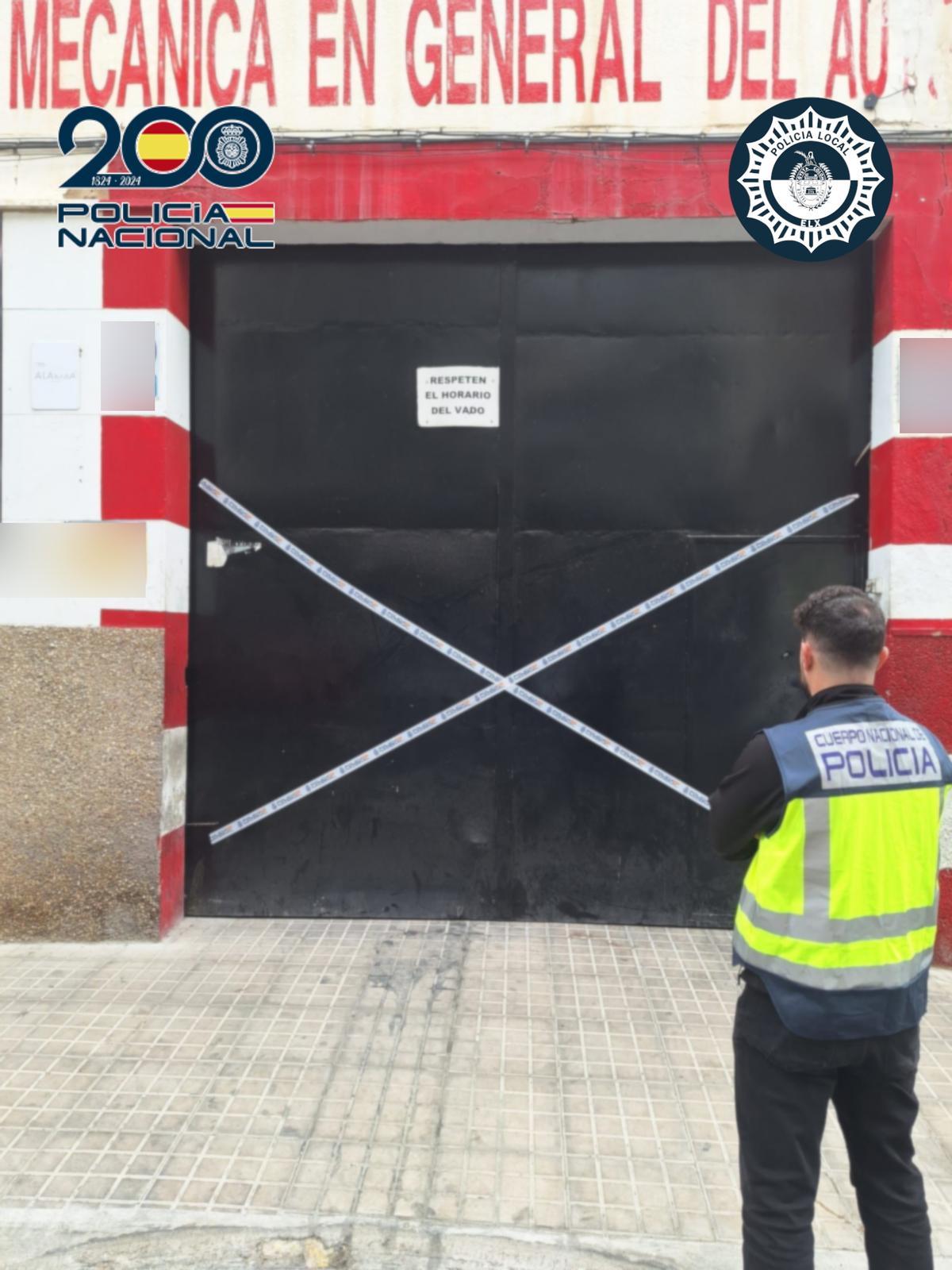Exterior del taller denunciado por estafa y falsificación documental en Elche