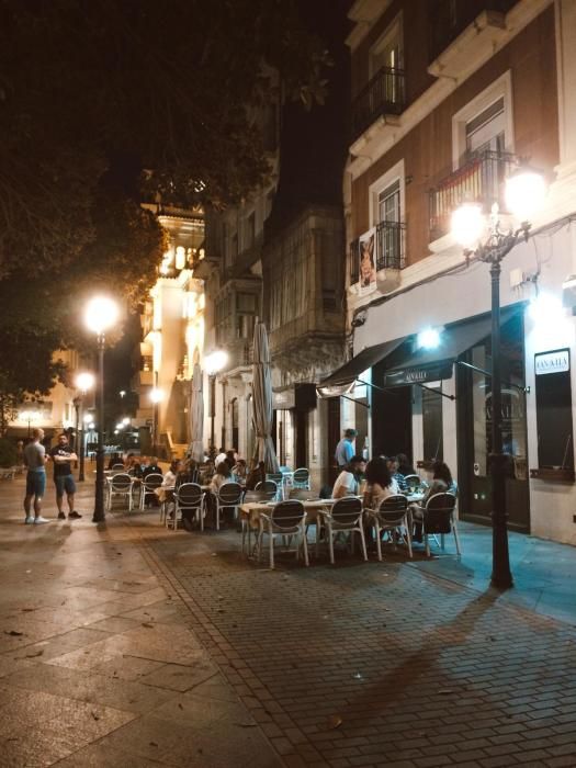 Primera noche de terrazas abiertas en Alicante.