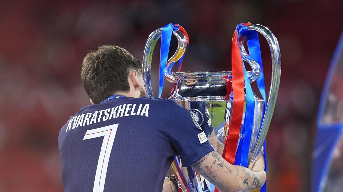 Kvaratskhelia, declarado mejor jugador de la Champions 2025-26