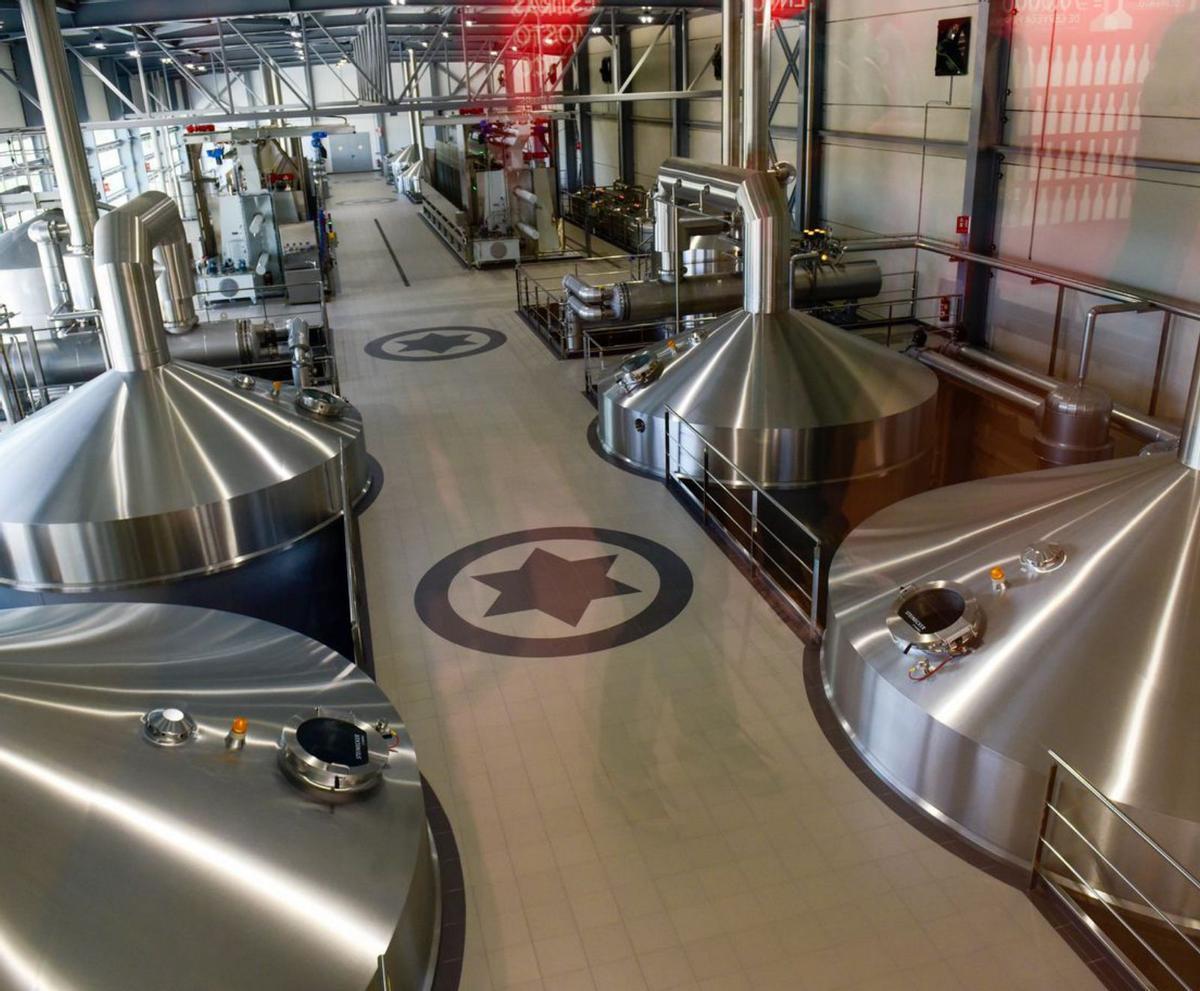 Tanques para la elaboración de la cerveza, en la nueva fábrica de Estrella Galicia en Morás, Arteixo.