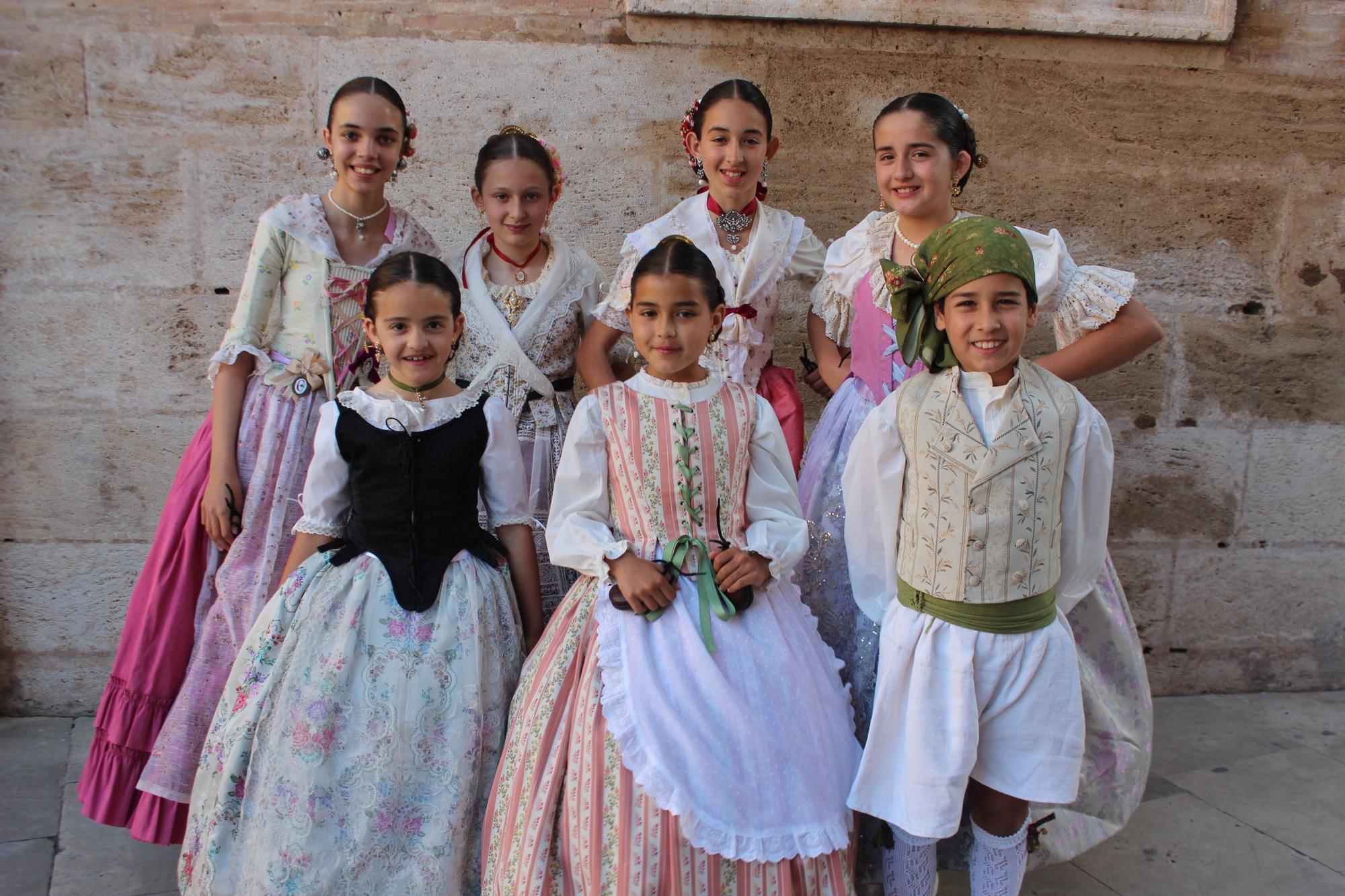 Búscate en los cuadros de baile de las comisiones en la "Dansà de les Falles"