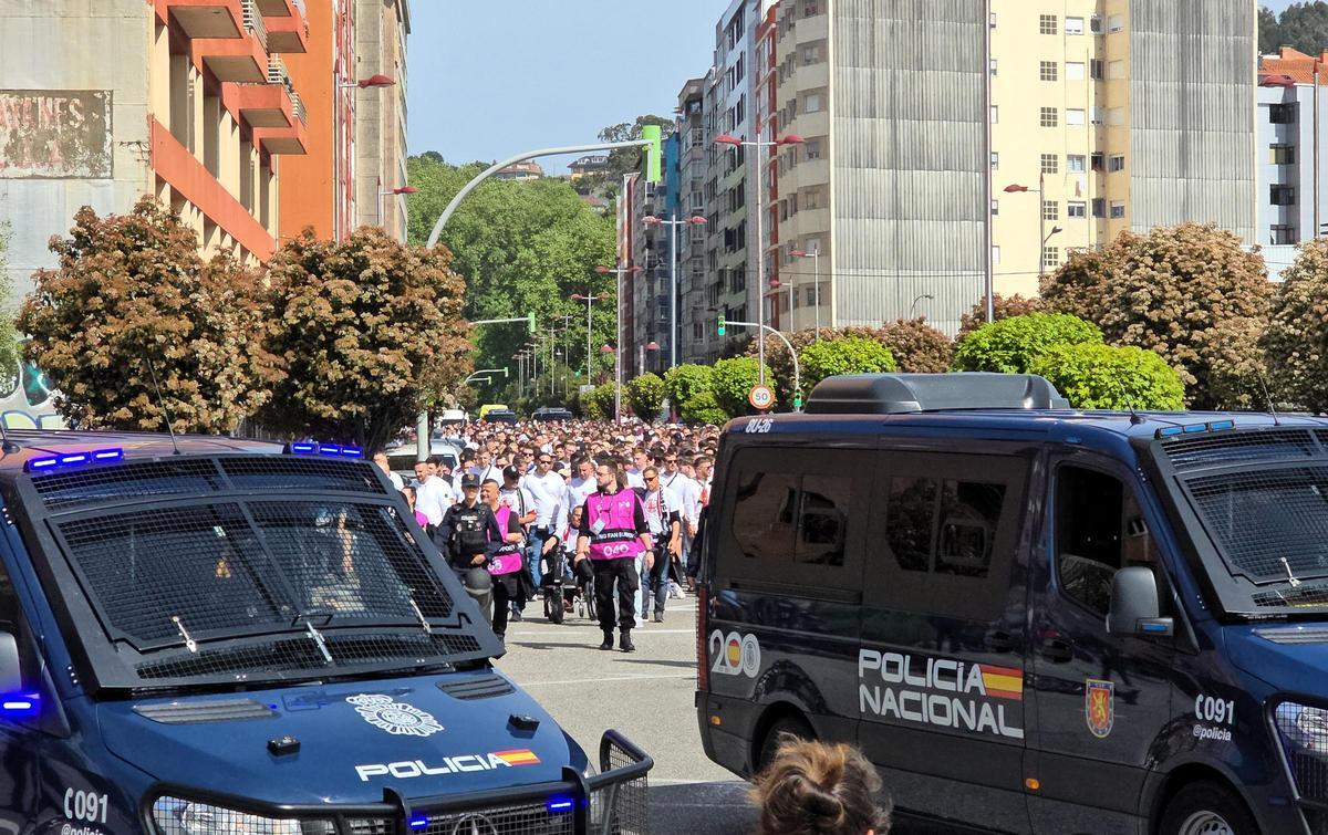 Balaídos se prepara para el Celta-Friburgo: miles de aficionados llegan al estadio en la previa