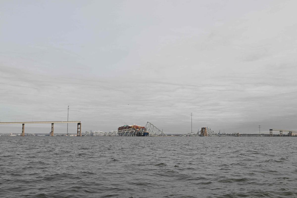 Un barco carguero  impacta contra el puente Francis Scott Key en Baltimore