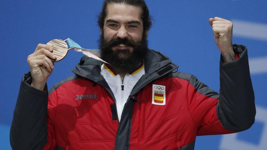 Regino Hernández, con la medalla de bronce lograda en Corea del Sur.