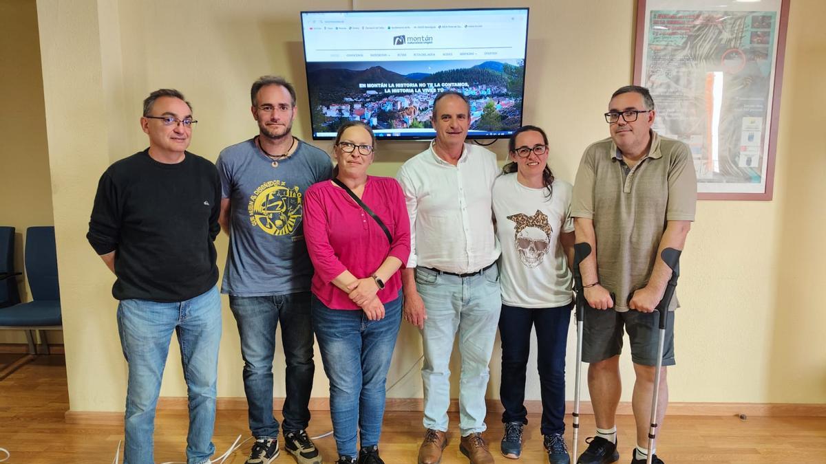 El consistorio, encabezado por el alcalde Sergio Fornas, presentó el portal web a los vecinos.