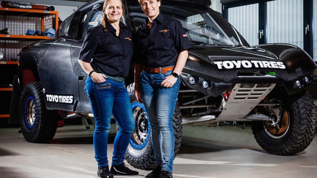 Jutta Kleinschmidt y su copiloto Tina Thörner