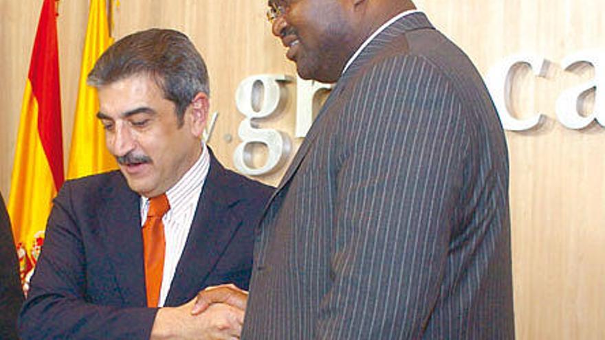 Román Rodríguez y Adedoyin Ademilola, presidente de IWTGC.