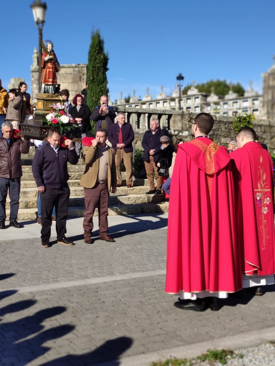 Así celebran vecinos y dirigentes políticos la fiesta de San Vicente de O Grove.