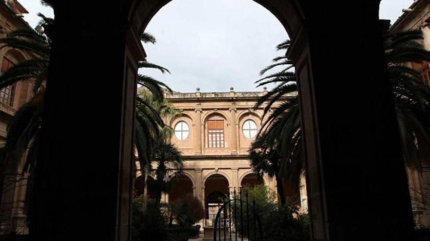 Una imagen del claustro de la Universidad Histórica de Santo Domingo de Orihuela