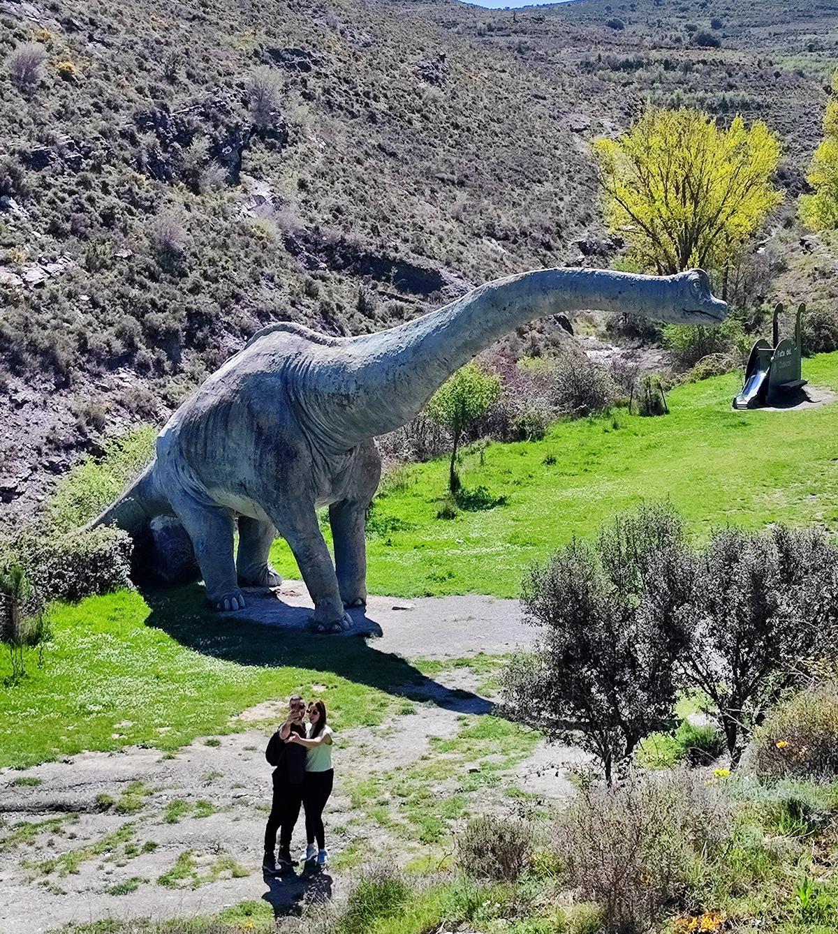Dinosaurio en uno de los puntos con icnitas cerca de Enciso