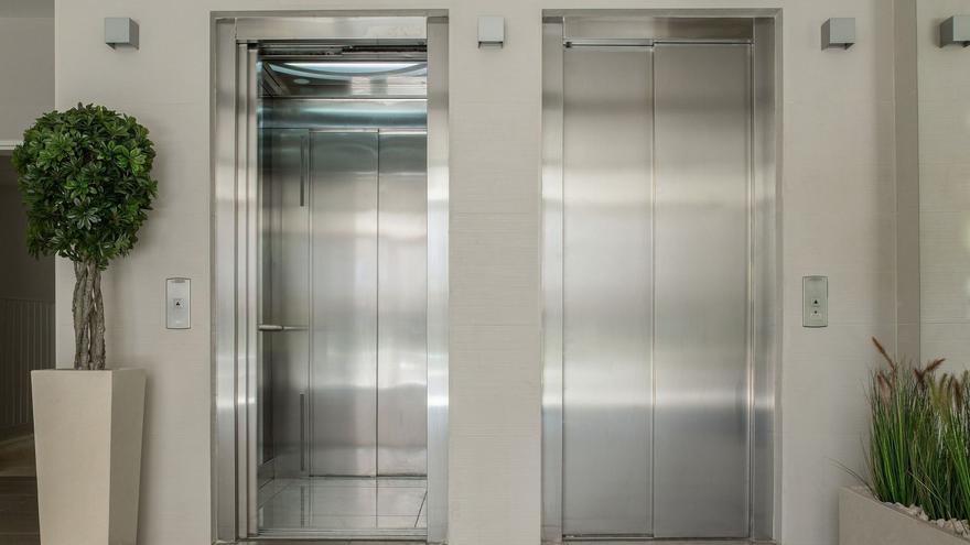 ¿Cuándo tendré que reformar el ascensor? Plazos, trámites y motivos de la normativa que entra en vigor el 1 de julio