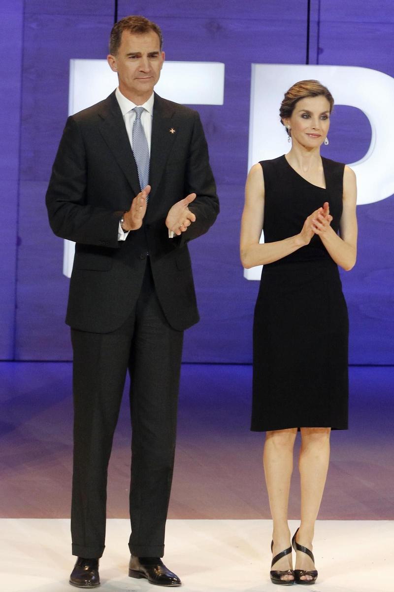 Doña Letizia con vestido de Hugo Boss en los Premios Fundación Princesa de Girona 2016