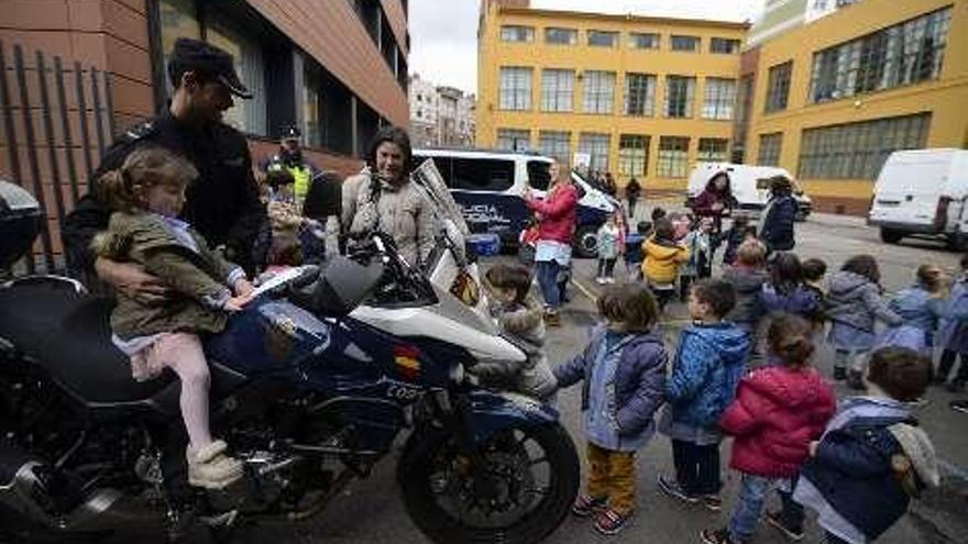 El Palacio Valdés, con la Policía