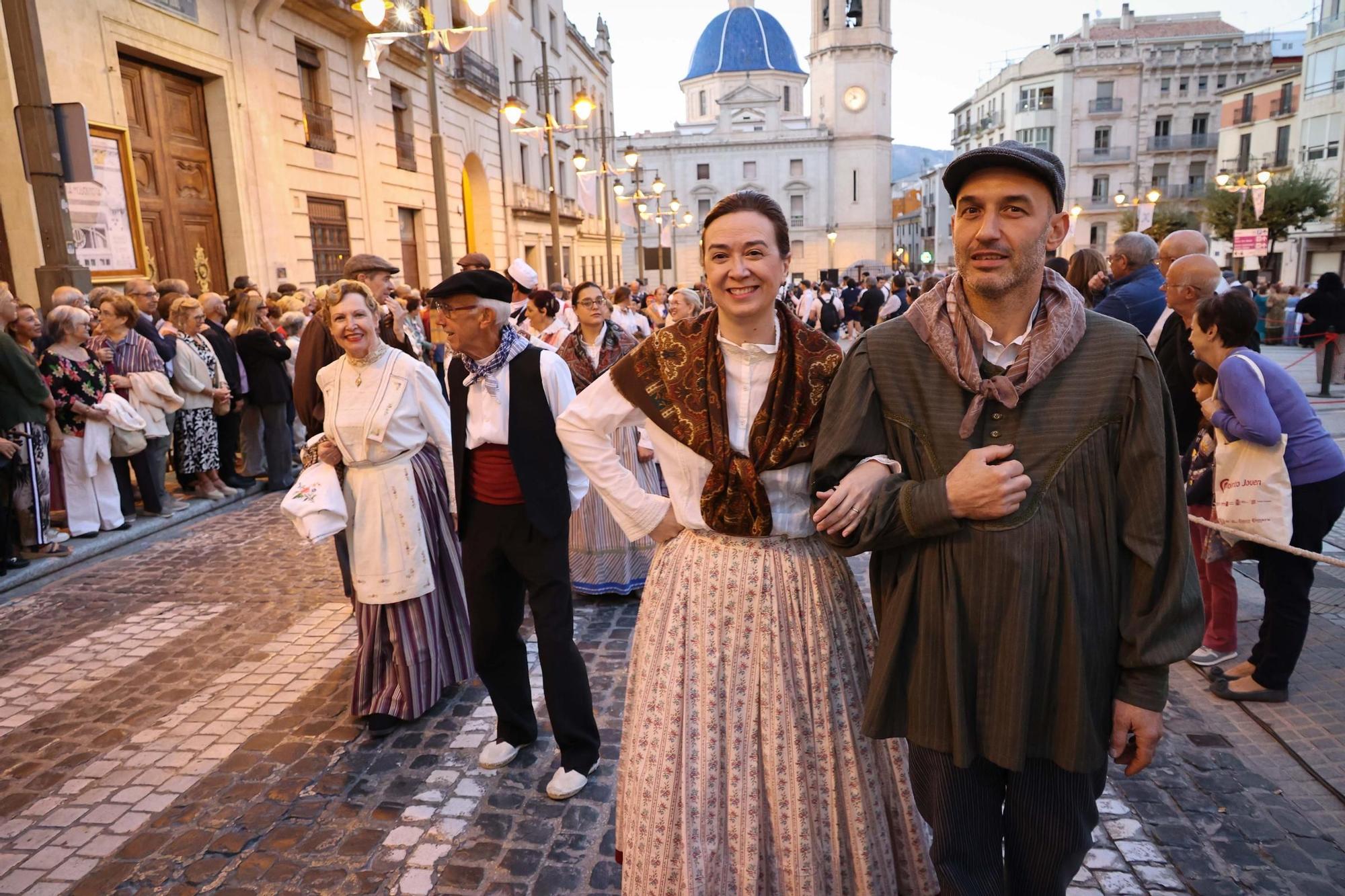 Inicio de la Feria Modernista de Alcoy 2025