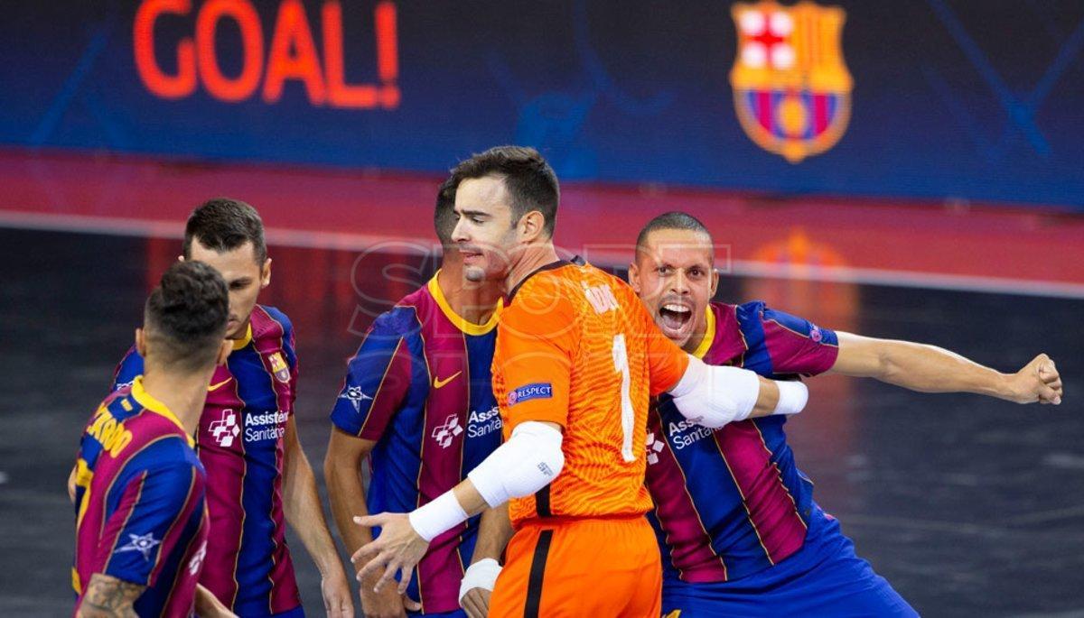 El FC Barcelona recupera el cetro europeo al imponerse a ElPozo por 2-1 en la final de la UEFA Futsal Champions League disputada a puerta cerrada en el Palau Blaugrana.