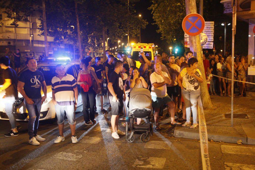 Un cotxe perd el control i atropella nou persones d'una terrassa de Girona