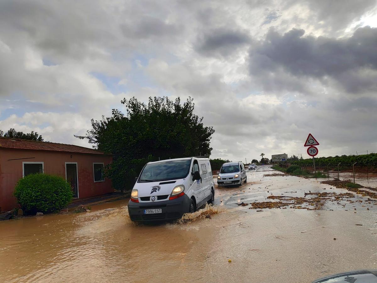 Las lluvias dejan hasta 114 litros por metro cuadrado en la Vega Baja