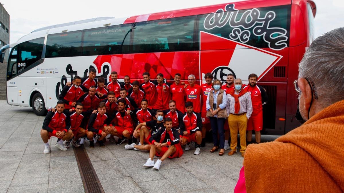 La plantilla disfrutó de su primer desplazamiento en el autobús personalizado.