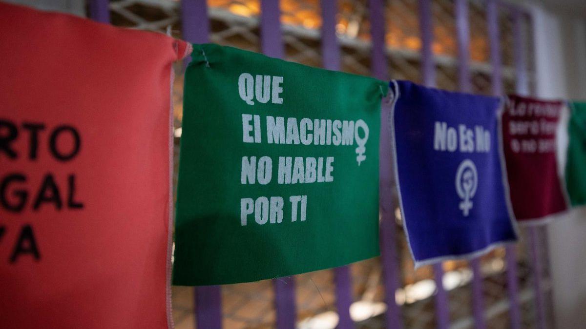 Carteles feministas en Caracas (Venezuela).