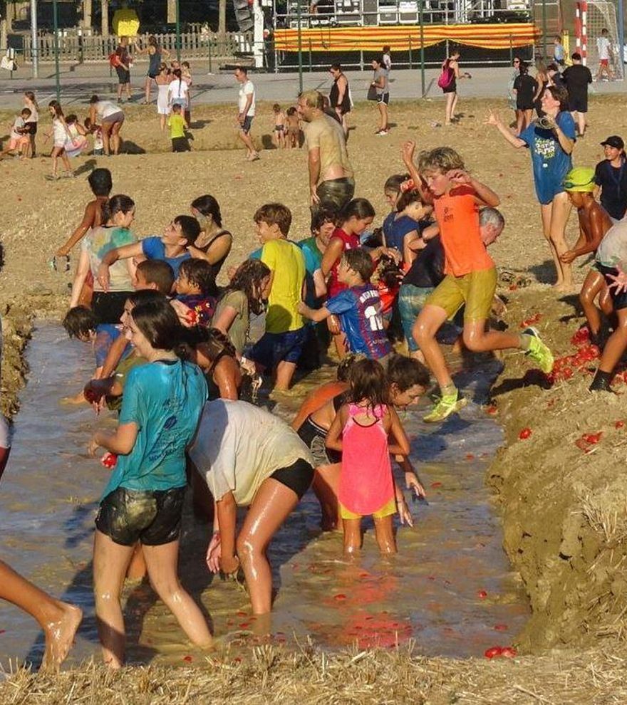 La Tomatada de Pedret i Marzà innova amb una pista d’obstacles i un tobogan