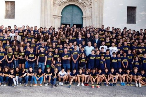 Ofrenda floral de los equipos de la UCAM en la Fuensanta