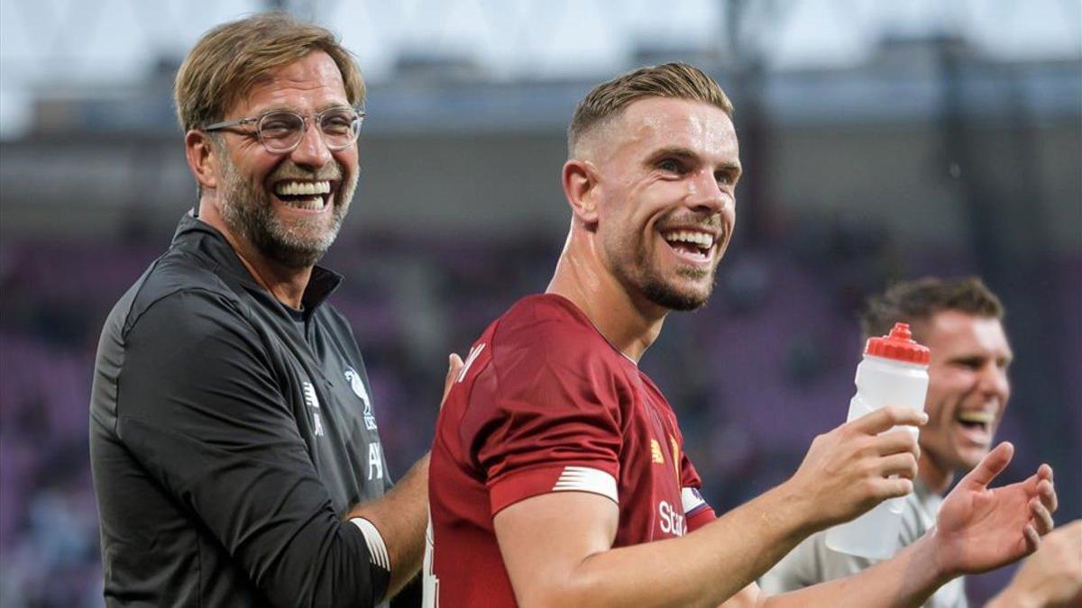 Henderson se siente muy orgulloso por la primera Premier del Liverpool